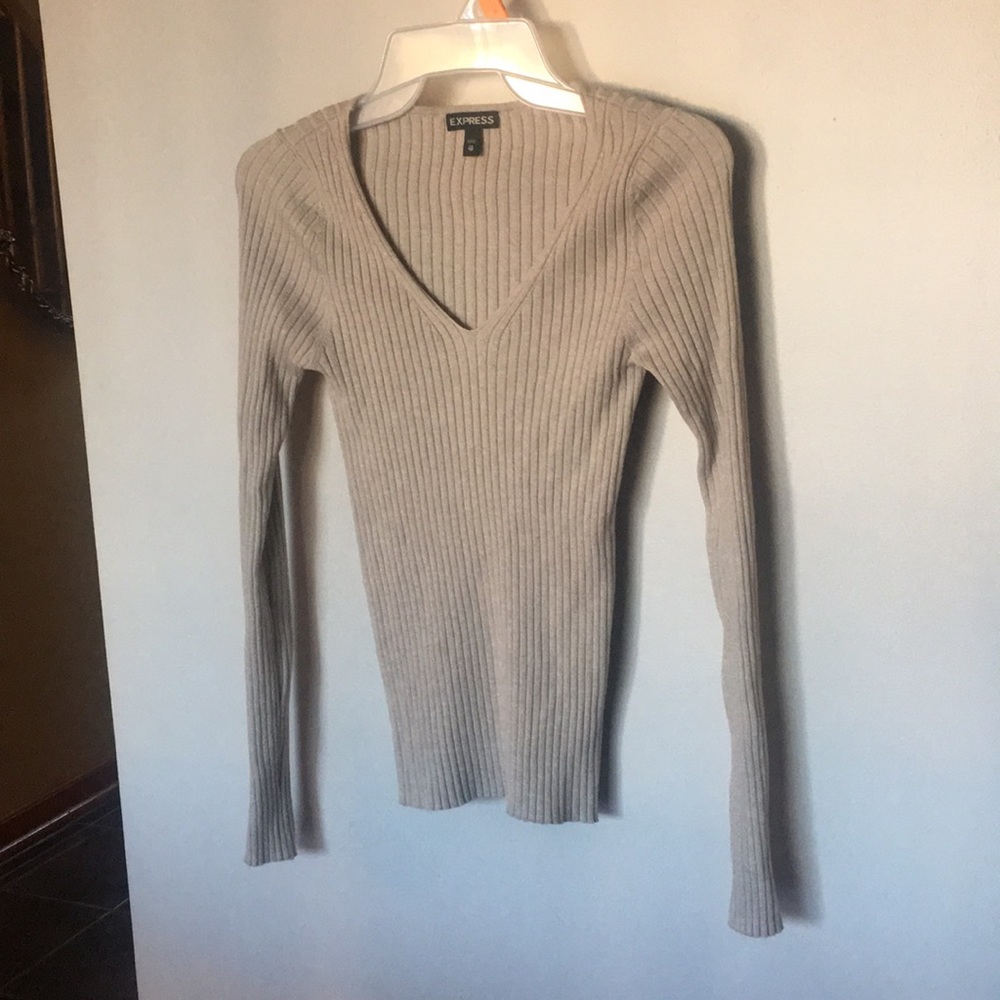 Express V-neck fitted beige sweater XS